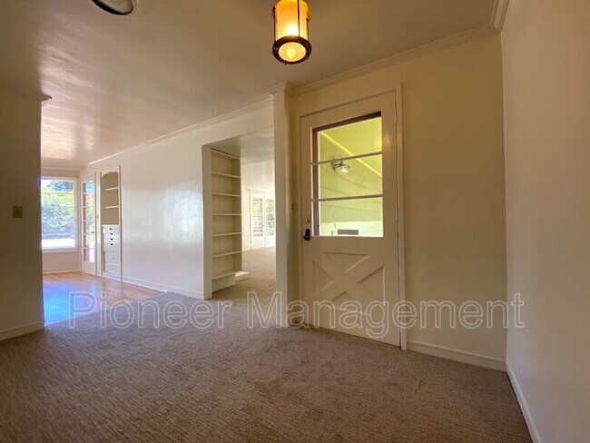Foto del edificio - 375 Cherry Dr