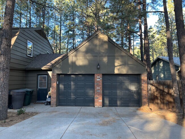 Foto del edificio - Lease Takeover Starting June 1st | Spacious 5-Bedroom Home Near Downtown Flagstaff