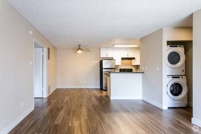1HAB, 1BA - 750 ft² - Surf House Apartments