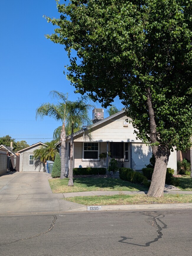 Foto del edificio - 1330 N Arthur Ave