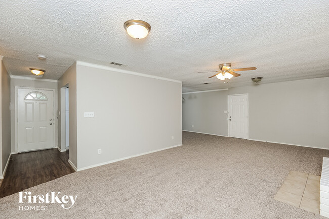 Building Photo - 3001 Rufe Snow Dr