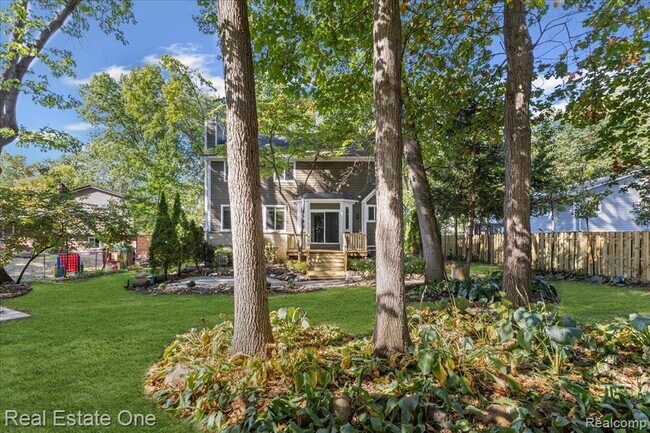 Building Photo - 2475 Horace St