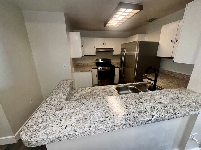 Building Photo - 3 Bedroom 2 Bath Winter Garden Townhome wi...