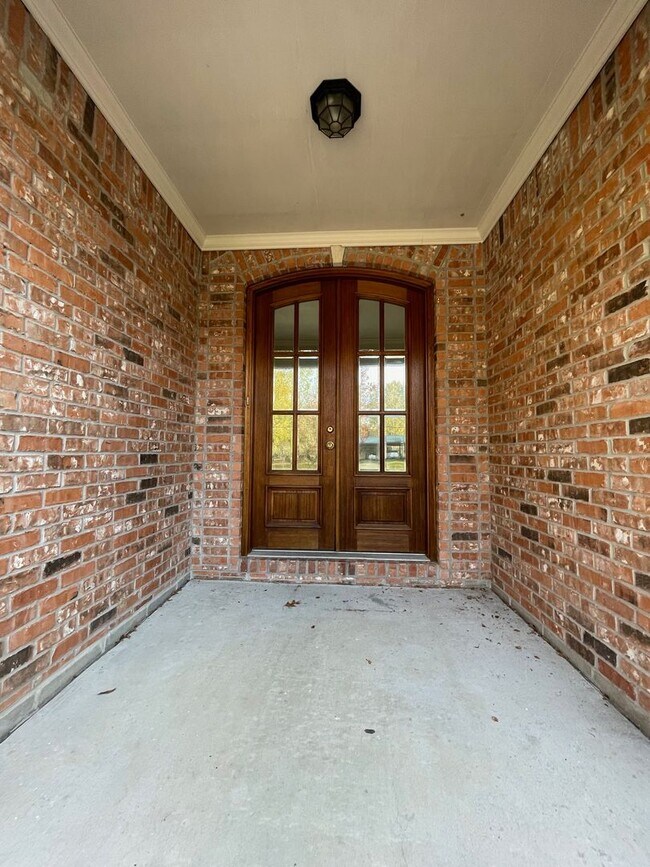 Foto del edificio - 3 BEDROOM HOUSE!