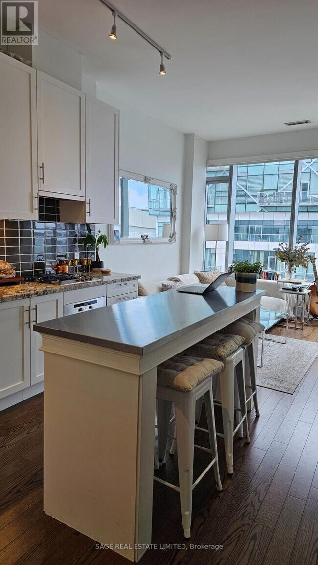 Building Photo - 39-1139 Queens Quay E