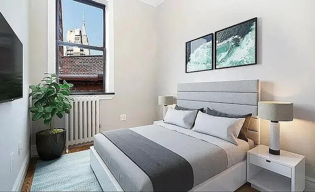 Foto del edificio - 326 E 35th St