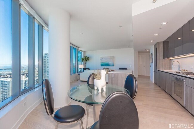 Building Photo - 338 Main St