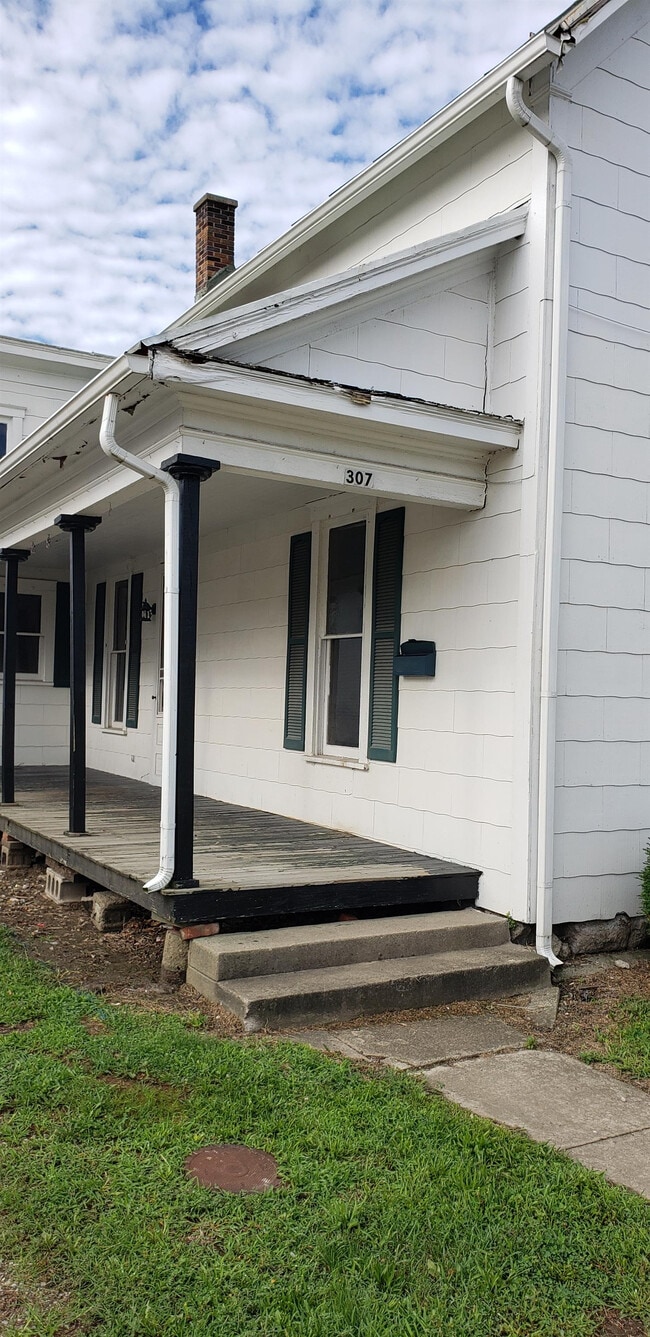 307 W Washington St, Winchester, IN 47394 House Rental in Winchester, IN