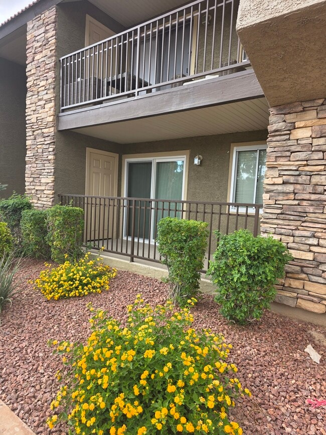 Building Photo - 5098 River Glen Dr