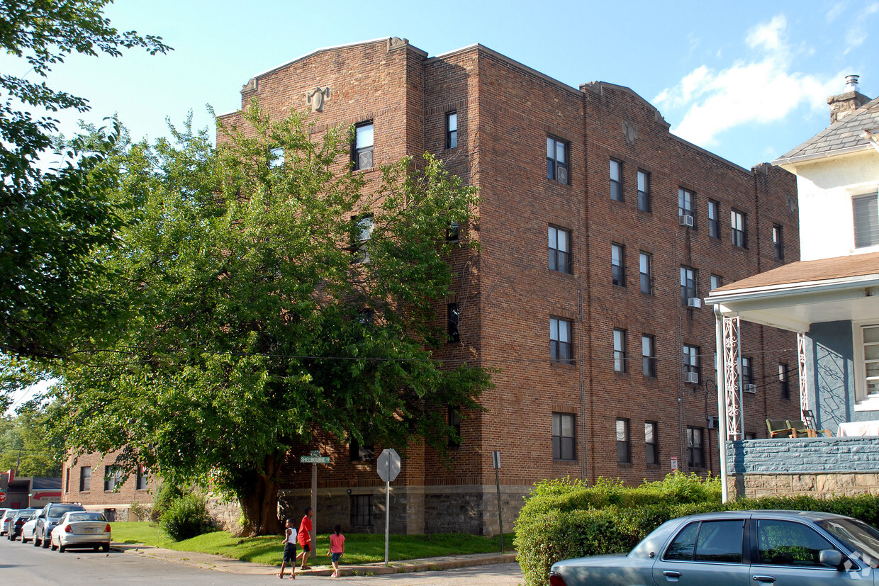 Primary Photo - Springton Manor Apartments