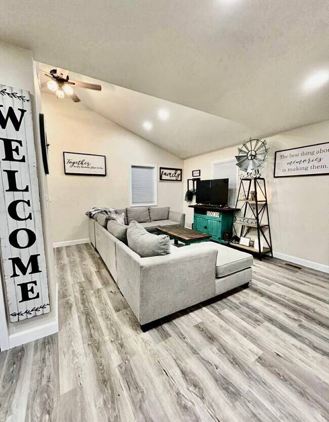 Foto del edificio - 407 W 13th St