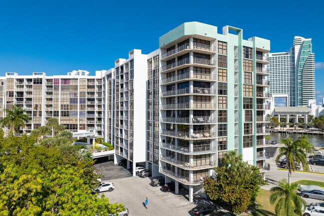 Building Photo - Towers of Oceanview East