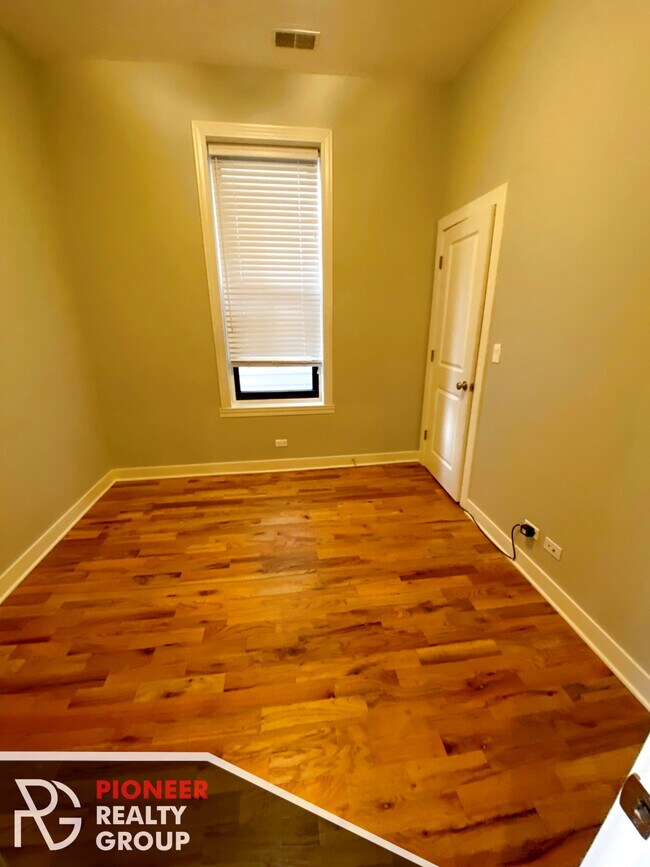 Foto del edificio - 753 W Buckingham Pl