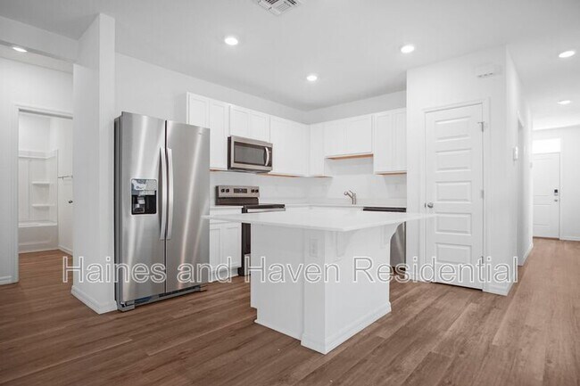 Building Photo - 5714 Somerset Dr