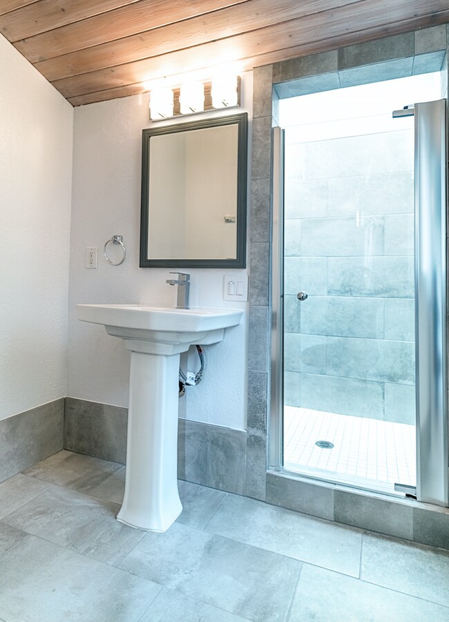 Foto del edificio - 1 Bedroom/1 Bathroom - Isla Vista