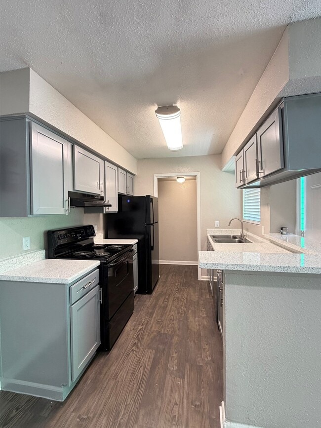 Building Photo - Hacienda Bonita Apartments