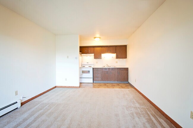 Building Photo - Royal Suites