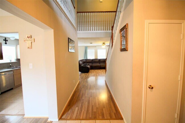 Building Photo - 9206 Uphall Ct