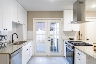 Building Photo - 10 N Wavy Oak Cir