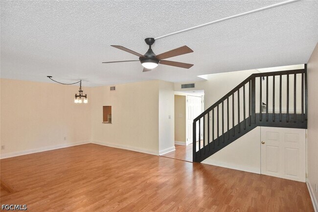 Foto del edificio - 4295 Island Cir
