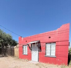 Building Photo - 130 E Delano St