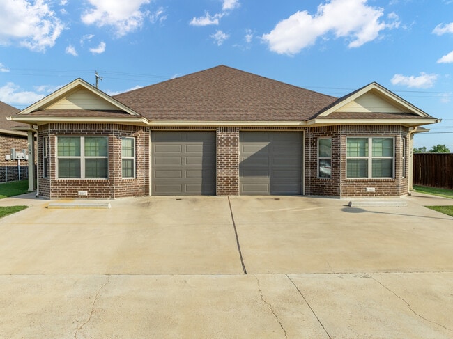 Building Photo - 301 Panther Way