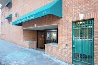 Building Photo - 318 54th St