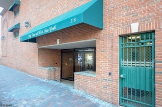 Building Photo - 318 54th St