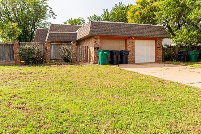 Building Photo - 2 Bed 2 Bath townhouse in OKC!