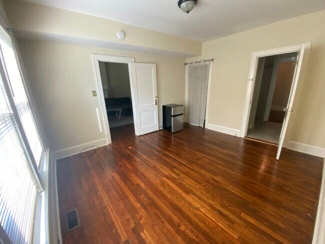 UNIT A: downstairs bedroom 1 - 407 Kentucky Ct