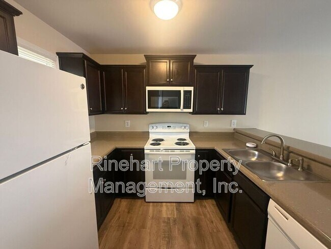 Building Photo - 1656-H201 Eagles Pl