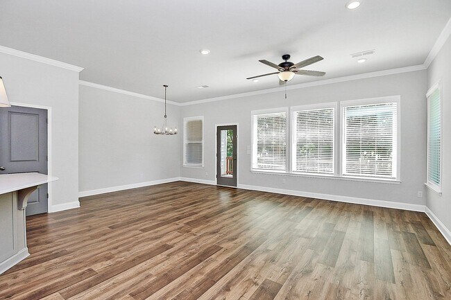 Building Photo - Villa Heights 3-bedroom Beauty!