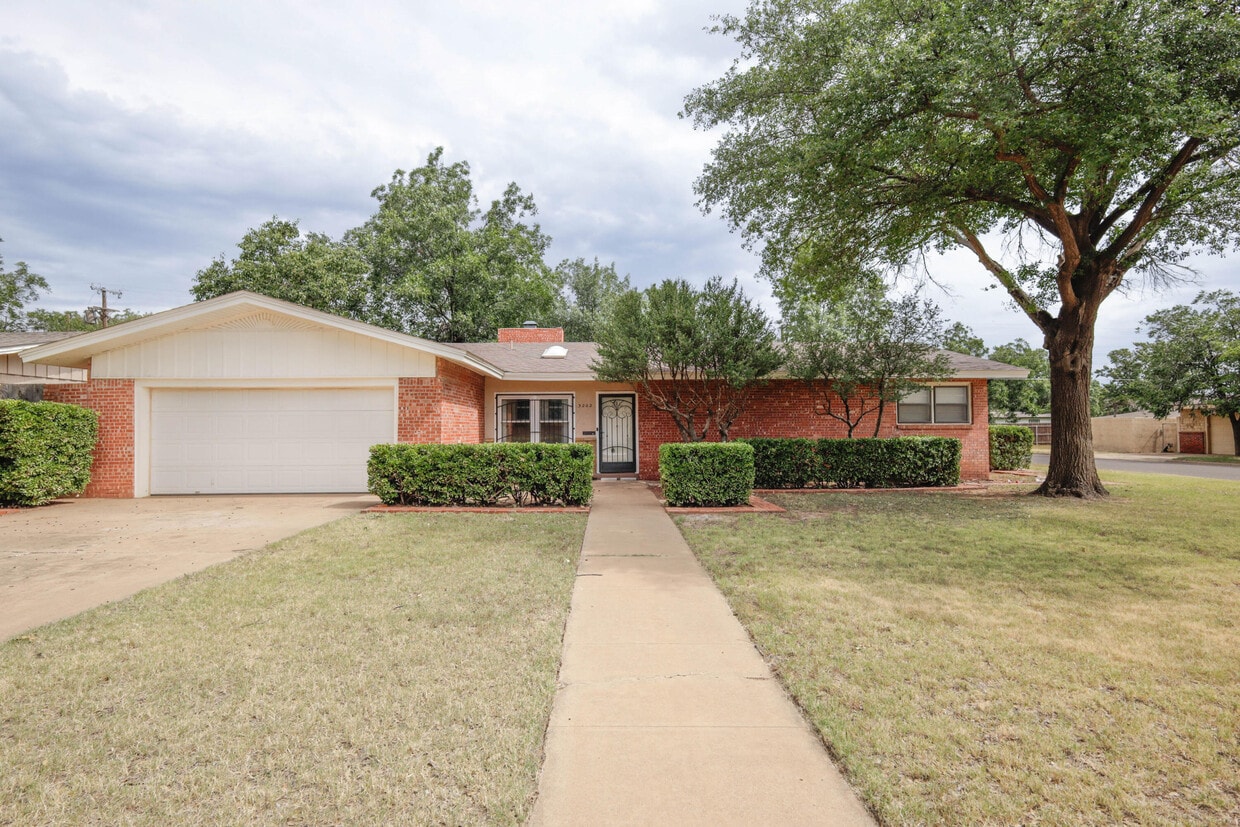 Foto principal - 3202 45th St