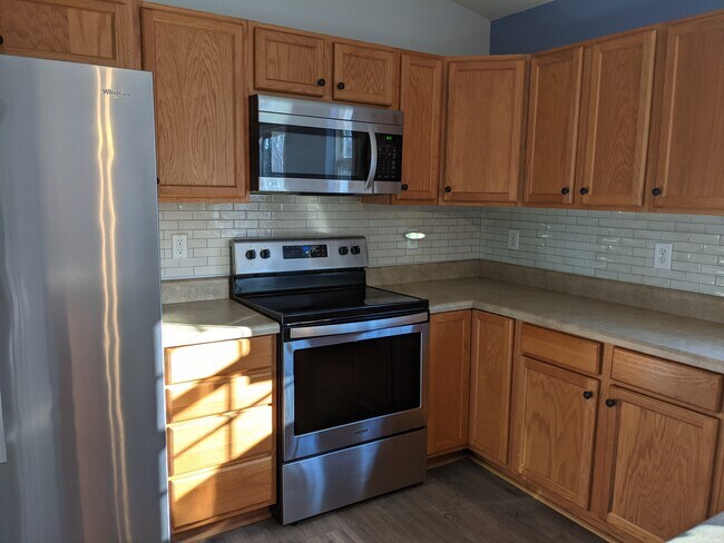 Kitchen - 158 Walcott Dr