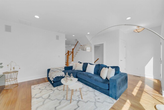 Foto del edificio - 8713 Churchill Rd