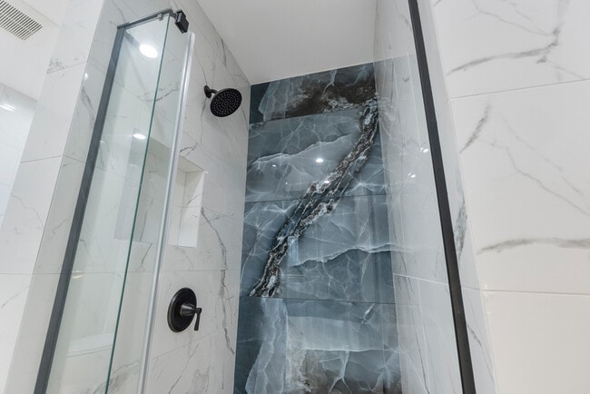 Foto del edificio - 1429 Ellsmere Ave