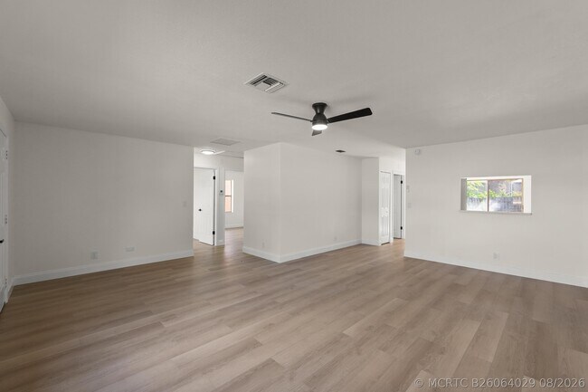 Foto del edificio - 7406 Willow Spring Cir N