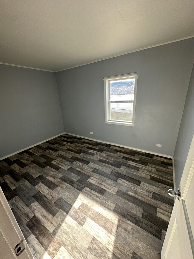 Building Photo - 923-925 Raton Ct