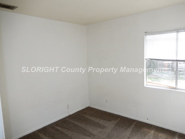 Building Photo - AVAILABLE JULY  - Laguna Lake Home on Large Lot - 3 Bedroom / 2 Bathroom