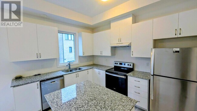 Building Photo - 95 Paradox St