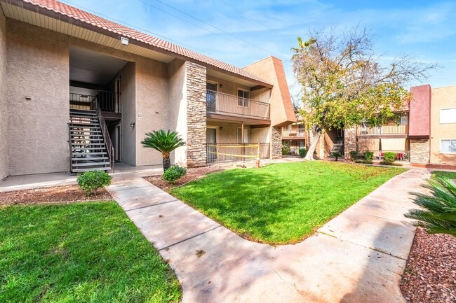 Building Photo - Bright & Charming Condo with Hardwood Floors and Included Appliances!