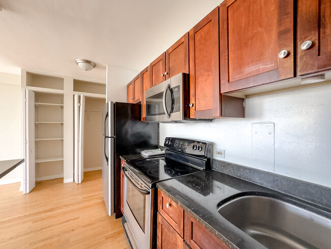 Building Photo - 4180 N Marine Dr