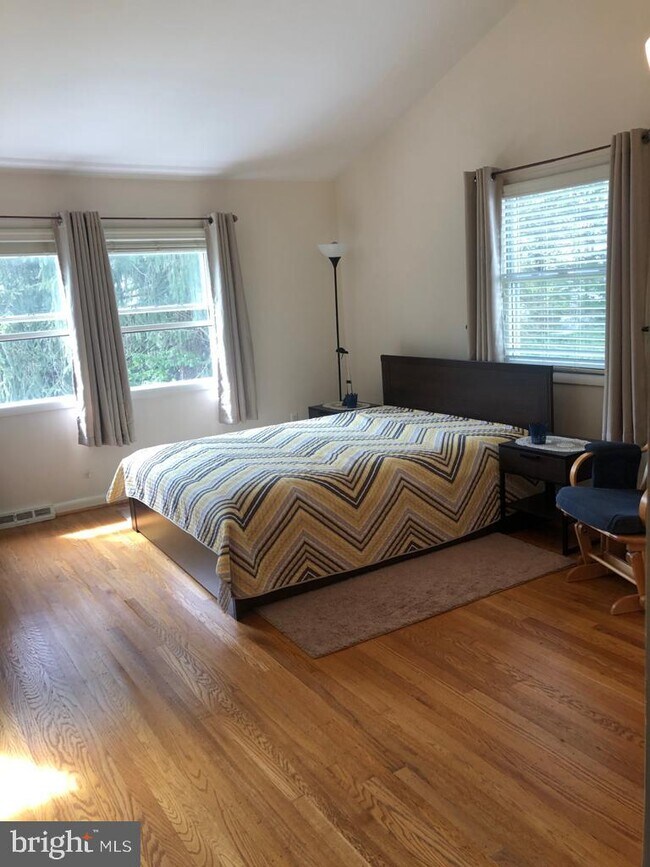 Foto del edificio - 418 Meadow Ln