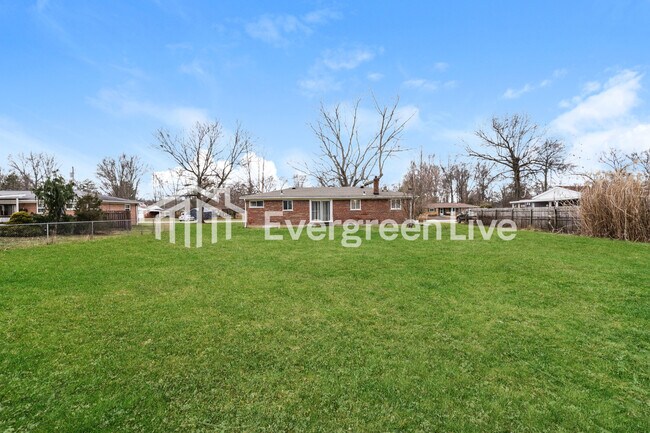 Foto del edificio - 5732 Cromley Dr