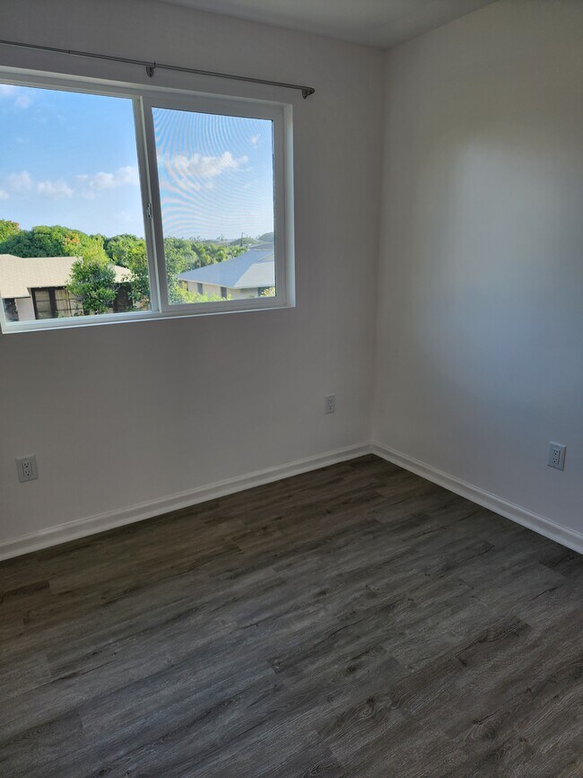 Building Photo - 5340 Liwai St