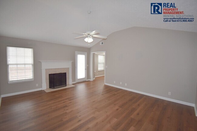 Foto del edificio - Adorable 3-bedroom home in Murfreesboro on a corner lot! Attached garage and washer and dryer hoo...