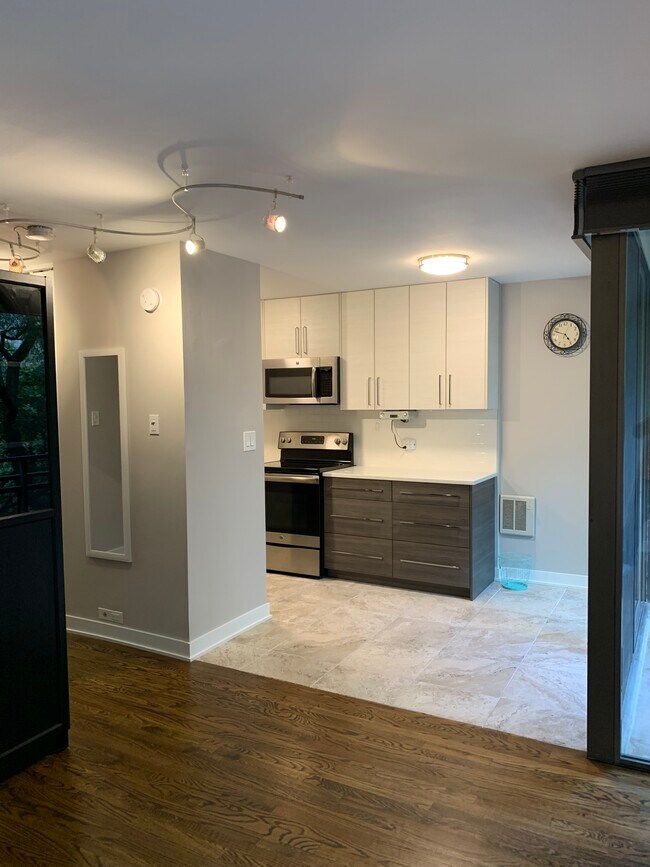Building Photo - 2600 N Hampden Ct