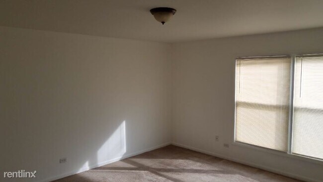 Building Photo - 4 br, 2 bath Condo - 855D Village Quarter Rd