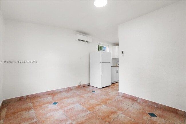 Foto del edificio - 2385 SW 17th St