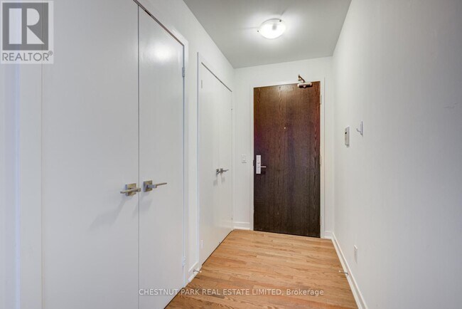 Photo du bâtiment - 770-1770 Bay St.